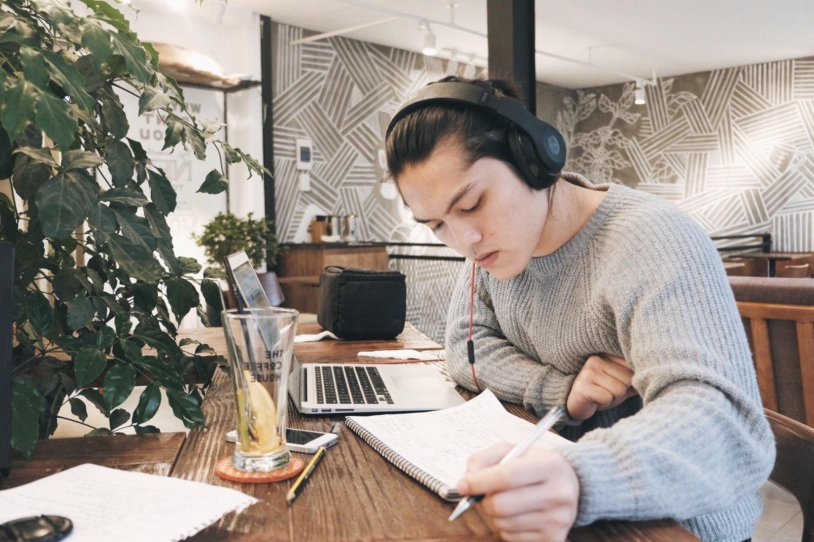 Quilomarovaro Team bei der Entwicklung von Seminarmaterialien